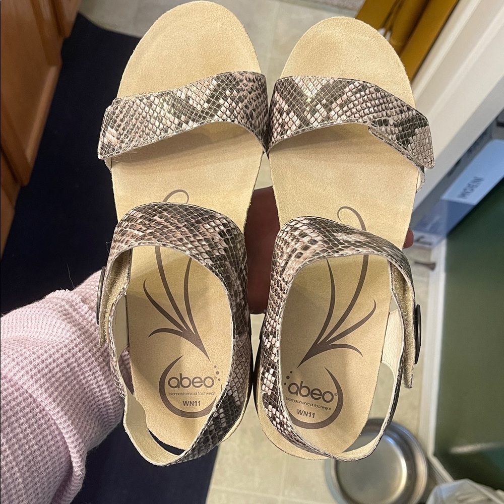 Abeo Platform Sandals - Picture 2 of 7
